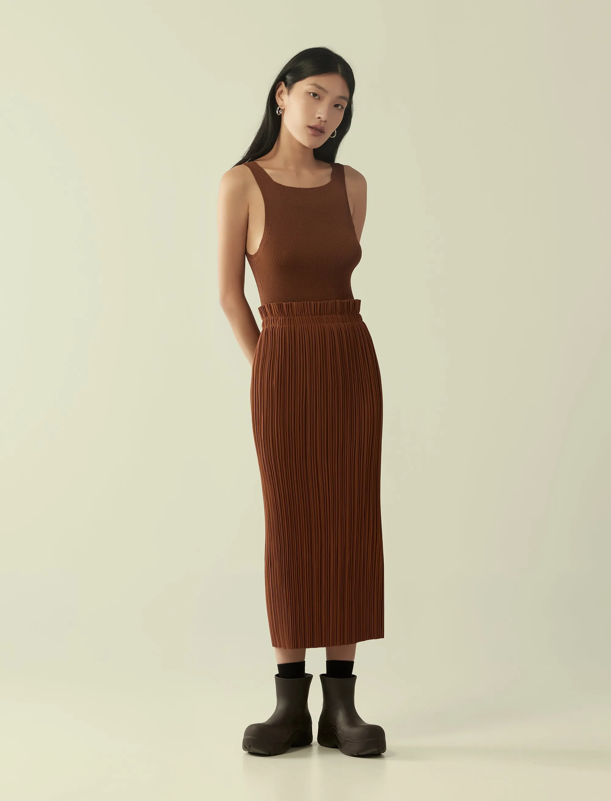 pleated midi skirt